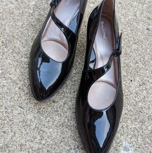 Women's Beautifeel Black Patent Leather Kitten Heels Size 9/39